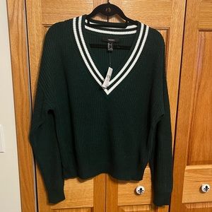 Forever 21 Hunter green and white sweater. Size large. V neck. Shaker kn…